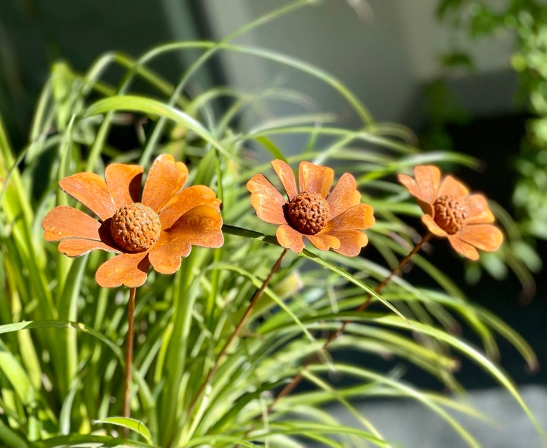 3D Chamomile-Daisy Metal Sculpture Rusty Garden Stake Rusted Flower Yard Decor Outdoor Garden Art Small Chamomile