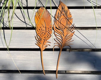 Lot de 2 piquets pour plantes en plumes - plumes de paon - ornements en métal rouillé pour décoration de jardin - oeuvres d'art pour jardin extérieur - beauté de la nature en métal