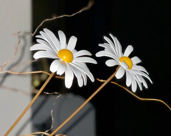 3D Oxeye Daisy Metal Flower - Rusty or Powder-coated Garden Stake - Spring Flower Yard Decor - Marguerite Outdoor Garden Art - Dog Daisy