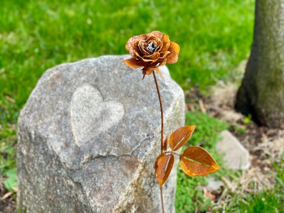 Palo per fiori in metallo arrugginito 343 – Supporto per piante in metallo arrugginito – Decorazione da giardino – Scultura da giardino rustica – Palo artistico arrugginito – regalo da giardino