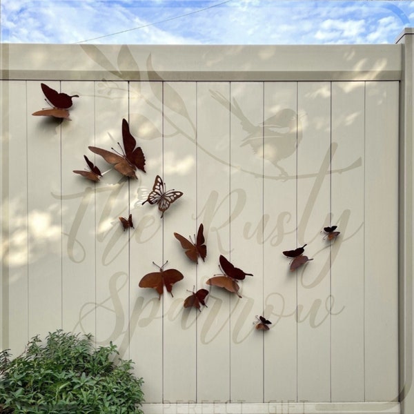 12 Stück Schmetterlinge Outdoor-Wanddekoration – rostiges Metallornament für Gartenzaun – rostiges Metall-Hofdekor – Metall-Garten-Tierskulptur