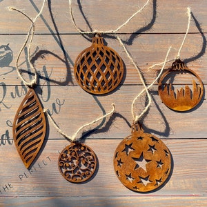 Set of 5 Christmas Baubles - Artisan Metalwork for Cozy Christmas Decor - Holiday Hanging Ornament - Christmas Tree Balls - Xmas Gift