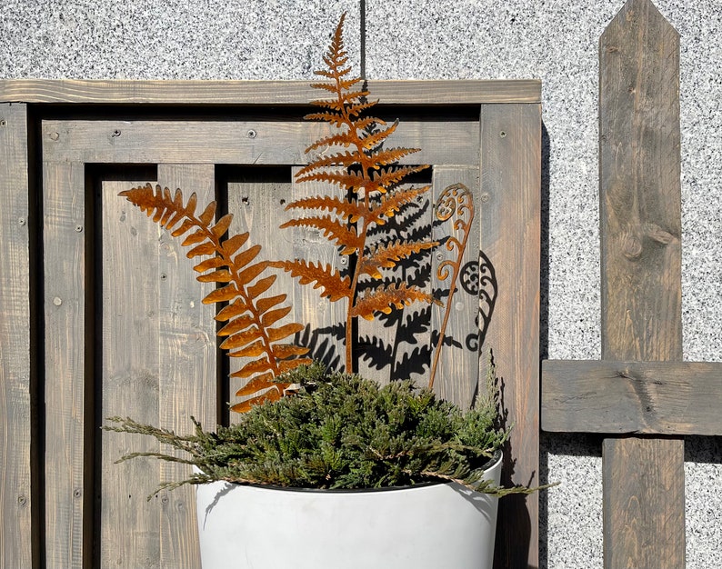 Rusty Fern Leaves Metal Bouquet Rusted Metal Plant Stake Home and Garden Decor Ornament Metal Garden Art Furniture Garden Decor Gift Medium Set