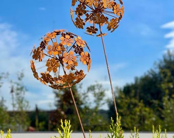 Rusty Metal Wildflower Sculpture: Rustic Garden Art Decor, 39.4"