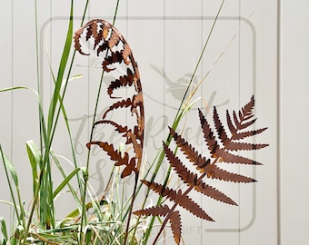Rustic Metal Fern Plant Stake: Garden Art Sculpture