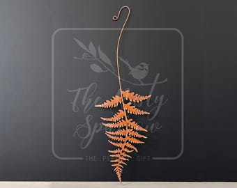 Rusted Metal Fern Leaf Hanging Ornament: Rustic Garden Wall Art