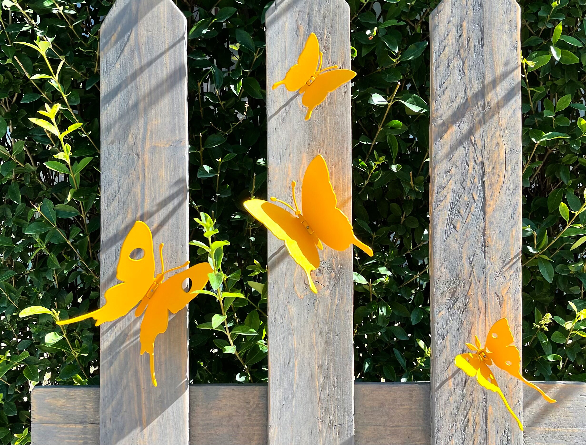 GioXtra Decorazione Parete 4 Farfalle In Metallo 3D – Colorate, 17x13 Cm, Per Giardino, Balcone, Recinto E Regalo