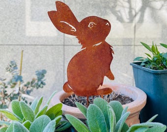 Rusty Metal Bunny Figurine: Vintage Style Garden Art - Handmade Farmhouse Rustic Rabbit