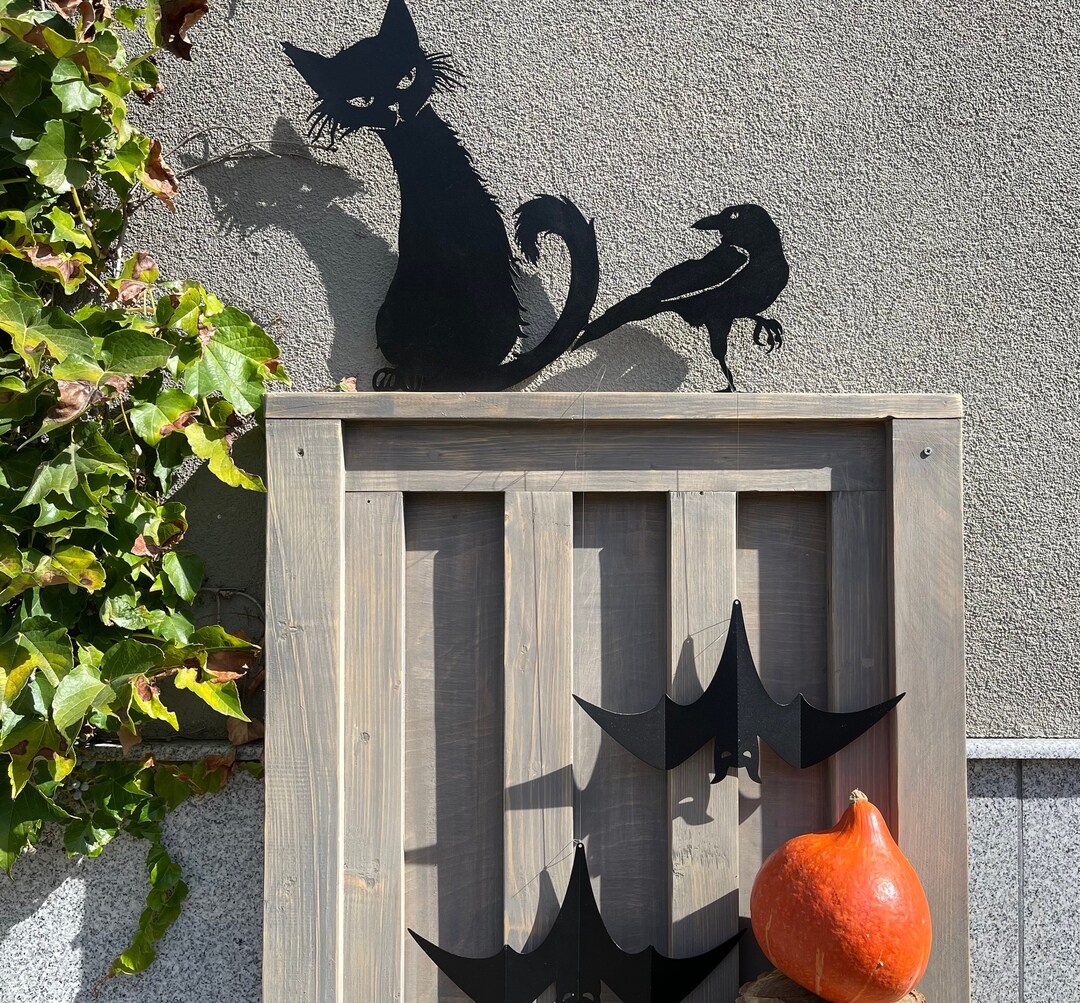 Set of 4 Spooky Halloween Ornaments for Fence and Tree Decoration Metal