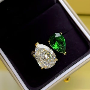 8.00 Carat Toi et Moi Pear Cut Moissanite And Green Emerald Exquisite Jewelry Two Stone Luxury Adjustable Ring | Engagement Wedding  Ring