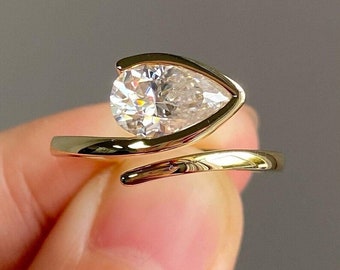 est ovest anello di moissanite pera moissanite anello di fidanzamento unico art deco mezza lunetta anello moissanite anello di fidanzamento anello di anniversario