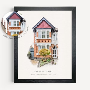 K&ouml;nnte beinhalten: Ein Aquarellbild eines roten Backsteinhauses mit rotem Dach und wei&szlig;en Verzierungen. Das Haus hat einen kleinen Vorgarten mit einem Busch und einen Weg. Der Text "SARAH & DANIEL 82 WESTBRIDGE ROAD - EST. 2025" ist unter dem Haus gedruckt.