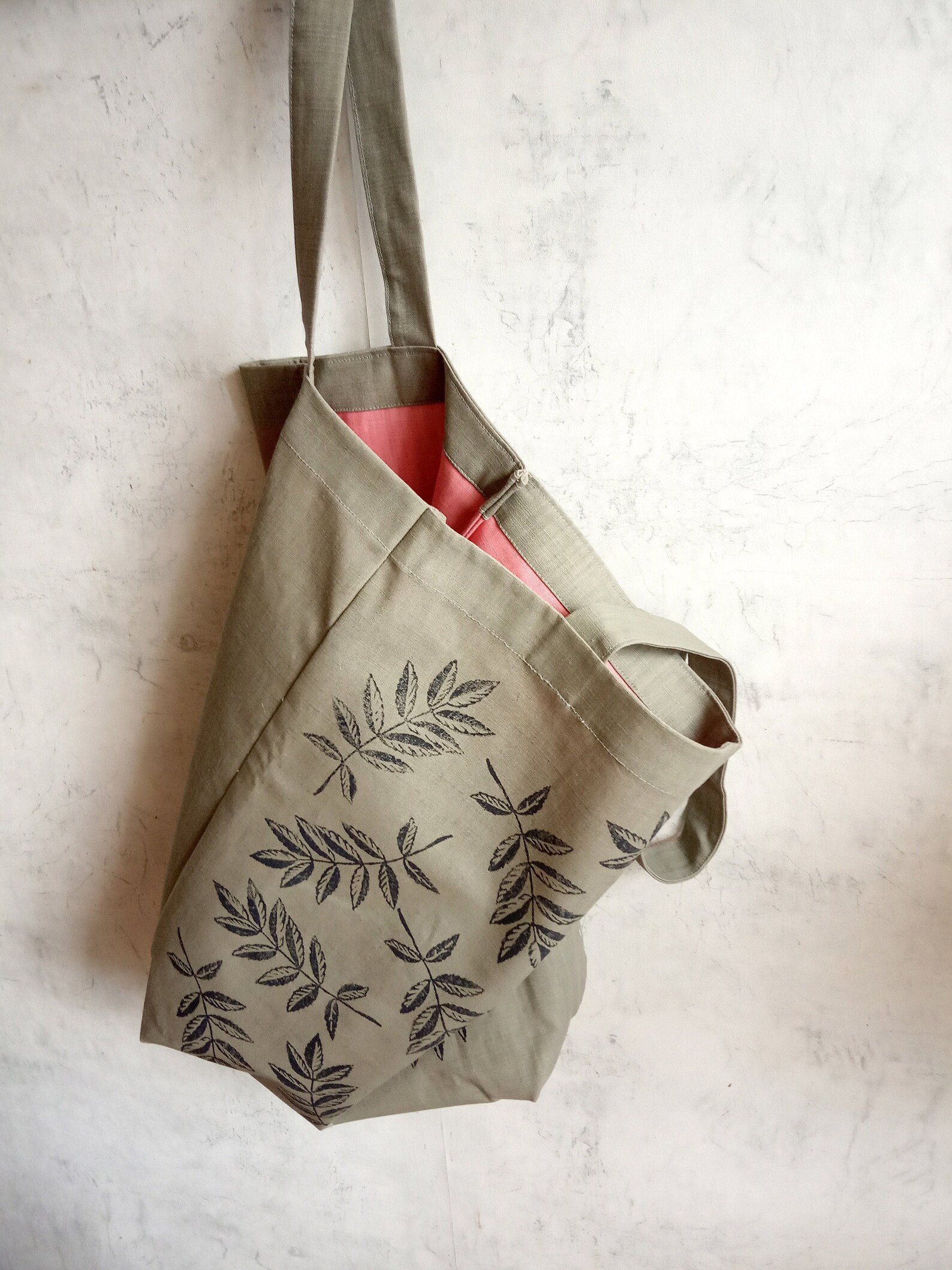 сумка с осенними листьями. сумка из листьев поделка. Tractor leaf bag. Bag leaves. Bag leaves.