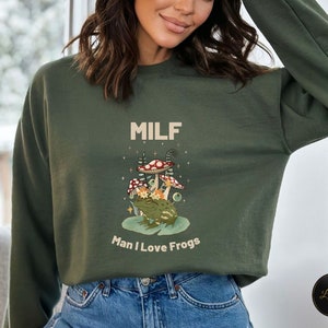 Retro Frog T-shirt, Funny MILF Froggy Shirt, Cottagecore Froggy Tee, Oversized UNISEX Sweatshirt, Toad Shirt, Frog Lover Hoodie, Frog Shirt