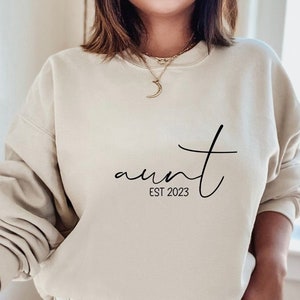 Aunt Est 2023 Sweatshirt, Custom Aunt Shirt, Gift for Aunt, Minimalist Gift Sweatshirt for Aunt, Baby Announcement Hoodie, Aunt T-Shirt