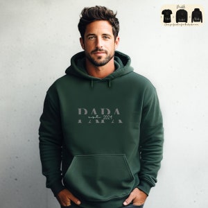 Personalisiertes Papa-Sweatshirt, modernes Papa-T-Shirt, Vatertagsgeschenk, individueller Namens-Papa-Hoodie, Schwangerschaftsankündigung, Geschenk für neuen Papa 2024 Bild 6