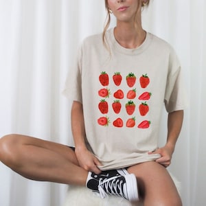 Strawberry Sweatshirt, Strawberry Hoodie, Strawberry Top Garden T-Shirt, Aesthetic Cottagecore Clothes, Botanical Shirt Strawberry Print