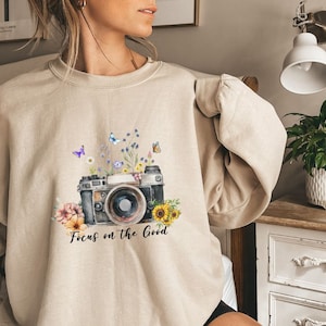 Boho Floral Shirt, Wildflower Vintage Sweatshirt, Wild Flowers Camera Sweater, Photographer Hoodie, Camera T-Shirt, Photography Lover Gift
