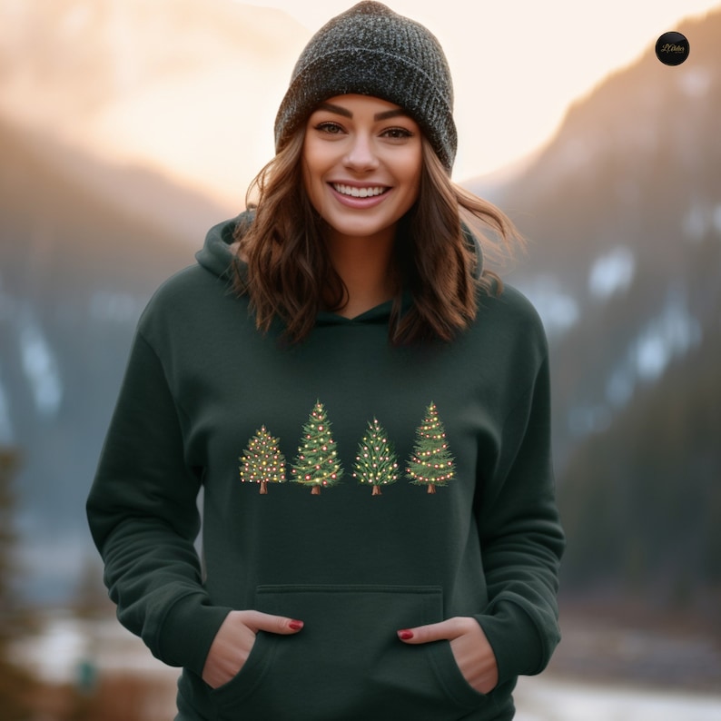 Christmas Tree Sweatshirt, Merry & Bright T-Shirt, Christmas Shirts for Women, Christmas Pullover, Christmas Trees Sweater, Winter Hoodie immagine 7