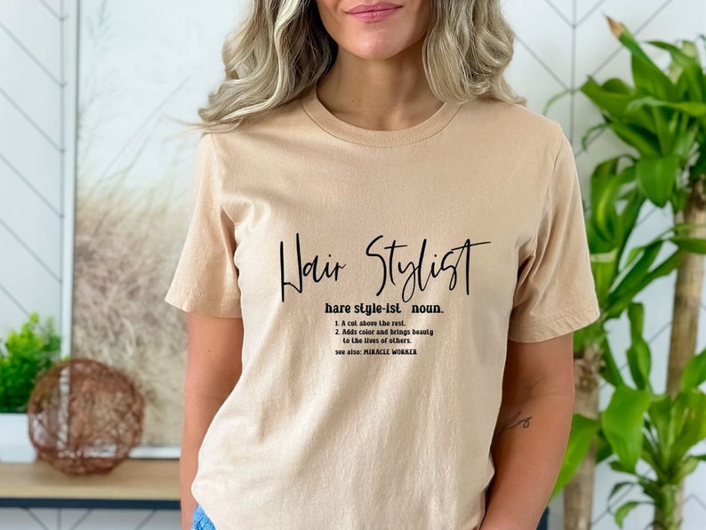 Friseur T-shirt, Friseur Sweatshirt, lizenziertes Hairapist Tee, Geschenk für Friseur, Friseur Shirt, minimalistisches Friseur Tee Bild 5