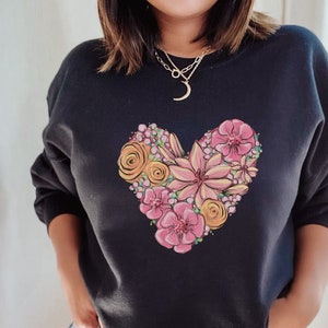 Floral Heart Sweatshirt, Heart Sweatshirt, Floral Sweatshirt, Flower Sweatshirt, Heart Shirt, Heart Hoodie, Vintage Sweatshirt, Love Tee