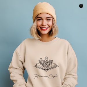 Book Flower Sweatshirt, Wildflowers Reading T-Shirt, Unisex Floral Sweater, Bookish Sweatshirt,  Librarian Hoodie, Sweatshirt Books Lovers