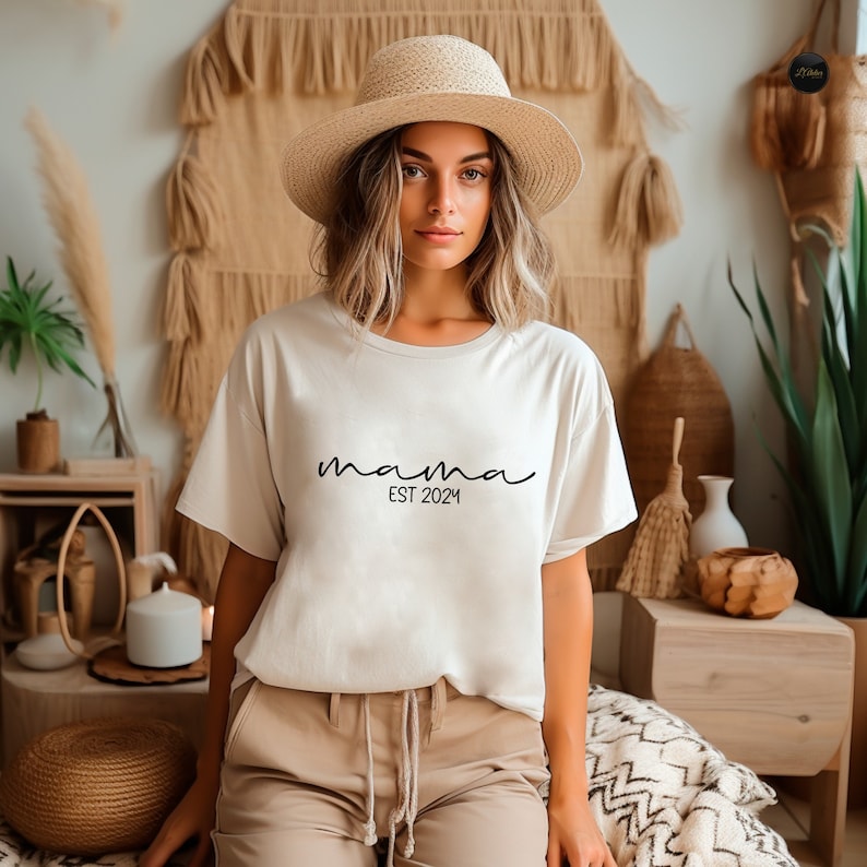 Mama Est 2024 Sweatshirt, Muttertag Shirt, Geschenk für Mama T-Shirt, Weihnachtsgeschenk Pullover, Geburtstagsgeschenk, Retro Mama Hoodie, Schwangerschaft Tee Bild 3