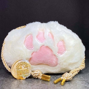 Sage’s Furry Kittypaw Bag – White Fur/Pink Paw Dice Bag | Dungeons Dragons DnD Games