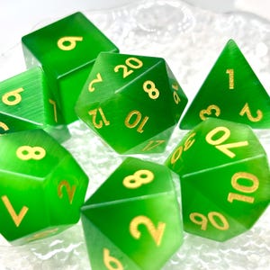 Sage&#39;s Treasures - Gemstone Green Cat&#39;s Eye Polyhedral Dice Set for TTRPGs like Dungeons and Dragon and Pathfinder Green Gem D&D Dice