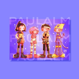 Puede incluir: Una ilustración digital que muestra a cuatro personajes de dibujos animados estilizados de pie en fila sobre un fondo morado con el texto PAULALM superpuesto. Los personajes visten trajes coloridos que incluyen un vestido con estampado negro y naranja, una blusa cruzada rosa, una túnica amarilla y negra, y un mono morado con detalles amarillos.