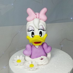 Pata de margarita inspirada en fondant o porcelana fría, topper de pastel comestible. Figura de personajes de dibujos animados infantiles.Topper para tarta.Topper para tarta de fondant