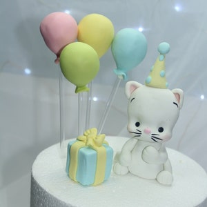Cat fondant, edible cake topper, cat in cold porcelain, cat party, balloons and fondant gift, fondant cake topper, cold porcelain, cat white