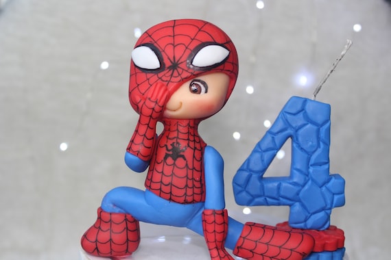 Des Bougies Spiderman pour immortaliser son anniversaire