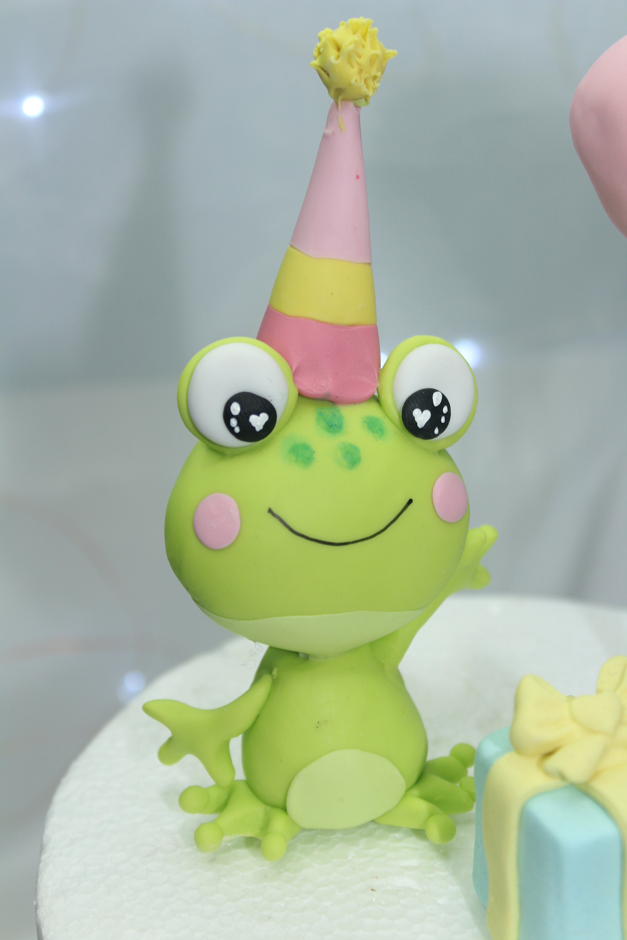 Topper per torta in glassa fondente commestibile a forma di rana, personalizzato - Italia