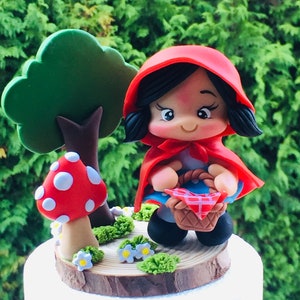 Kleiner roter Hut Cake Topper aus Clod Porzellan, zur Dekoration von Tortenpartys und personalisierten Geschenken