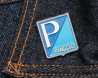 Piaggio Vespa Enamel Pin – Classic Scooter Lapel Badge (30mm)