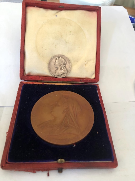 2 枚のヴィクトリア女王ブロンズとシルバーのメダリオン 1837 年から
