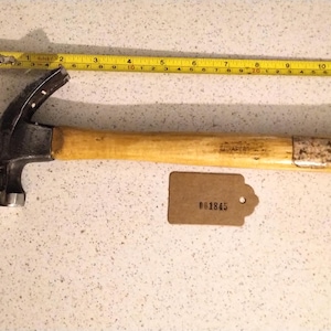 Small claw hammer with short handle byu draper in good useable condition. cleaned and refurbished ready for use [001848]