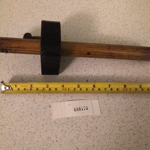 Antique carpenters marking gauge in beach and mahogany in good condition. Fully refurbished ready for use.