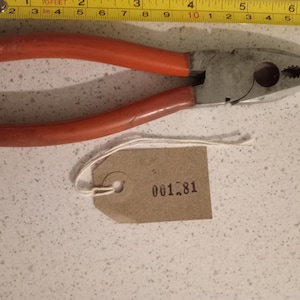 small pliers in excellent condition, cleaned and refurbished ready for use. [001381]