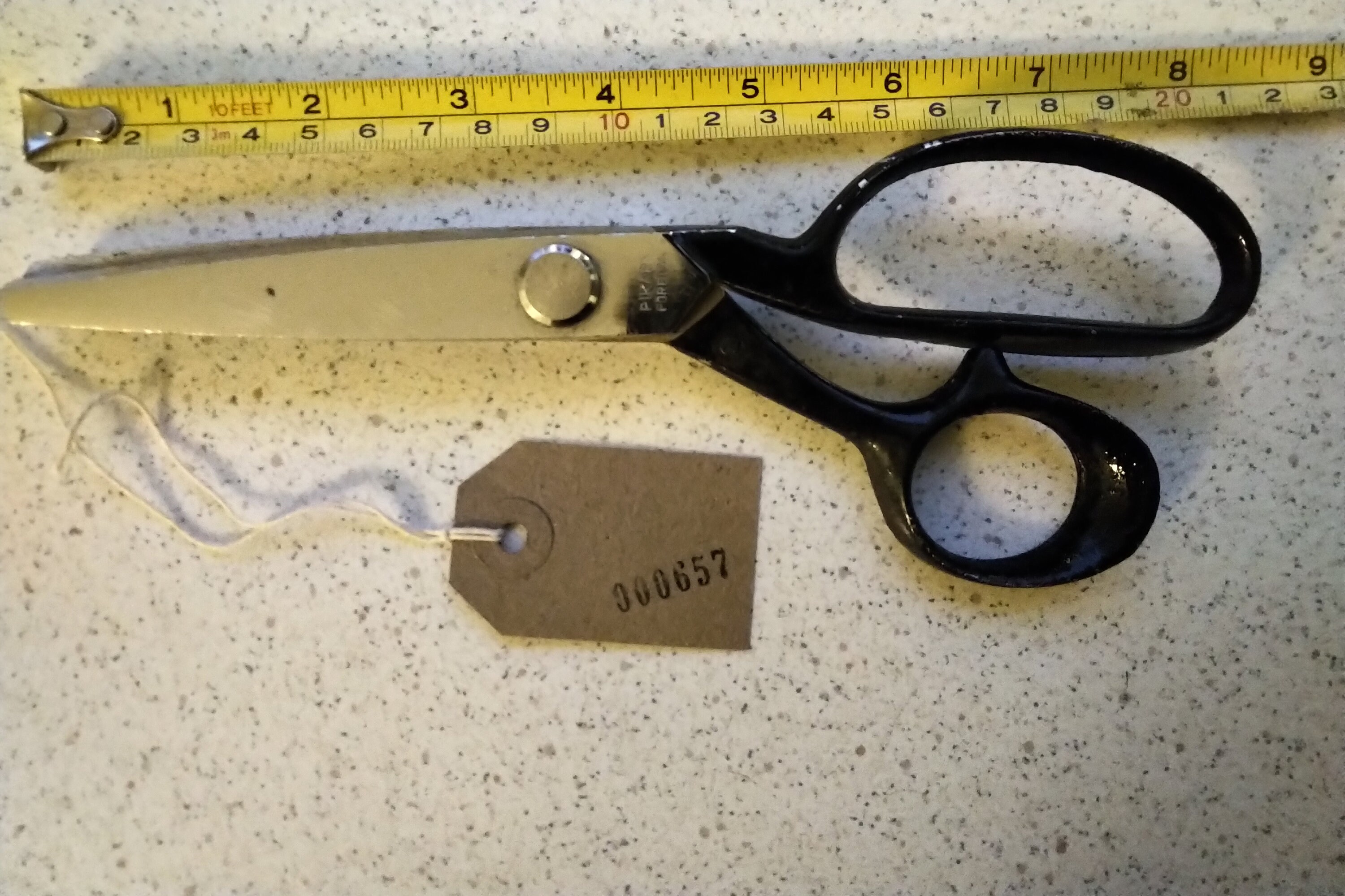 Pinking shears, stiff but in good working condition