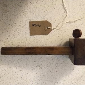Well worn and patinated cabinet makers marking gauge fully refurbished in good condition and ready for use.