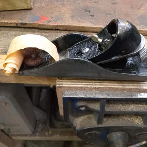 Stanley no 220 block plane in very good condition in the original box. Honed and ready to go. A superb performer. [002050]