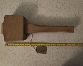 Small to medium beechwood Carpenter&#39;s or Joiner&#39;s mallet in very good condition. Cleaned and ready for use.