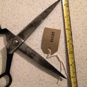 Heavy duty unbranded sharp pointed scissors in good renovated condition. Very sharp and suitable for fabric [001227]