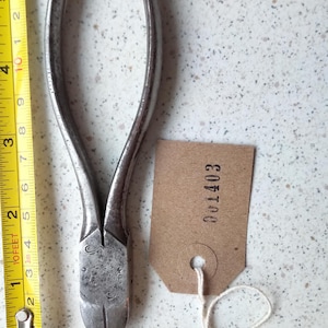 Small Wilkinson side cutting pliers in very good used condition, cleaned and ready for use. [001403]