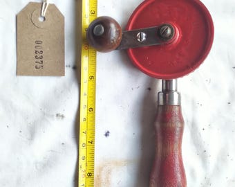 Petite perceuse à main de Squire Tools en bon état reconditionnée et prête à l'emploi. [002375]
