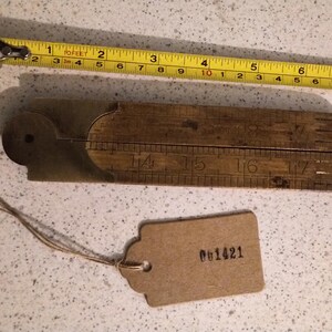 Boxwood 2 foot folding carpenters ruler by Raybone in good condition but a little faded. A survivor [001421]