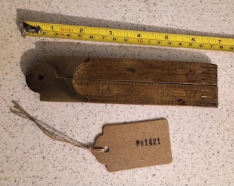 Boxwood 2 foot folding carpenters ruler by Raybone in good condition but a little faded. A survivor [001421]