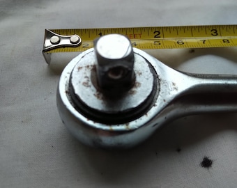 Ratchet drive (3/8") made in China. works well and is in good condition. [002212]